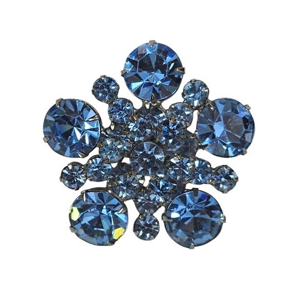 Unbranded Jewelry - Vintage Blue Rhinestone Cluster Brooch Pin Sparkling Silver Tone Flower Design